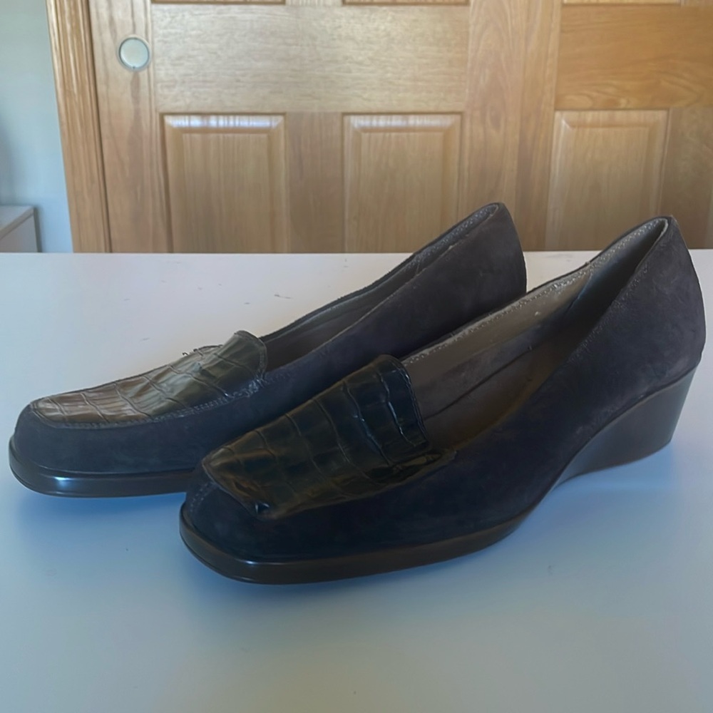 Brand Aerosoles Brown Suede Size 9 Brand new never worn